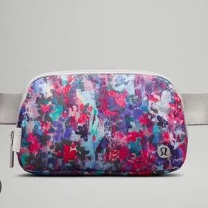 NWT LULULEMON EVERYWHERE BELT BAG FLOWER GLIDE MULTI/VAPOR